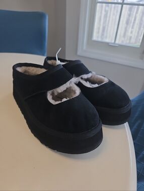 UGG BEA MARY JANE SUEDE SHEEPSKIN PLATFORM SHOES, WOMEN US 9